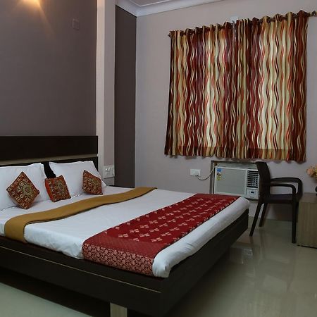 Hotel Shubh Laxmi Udaipur Esterno foto